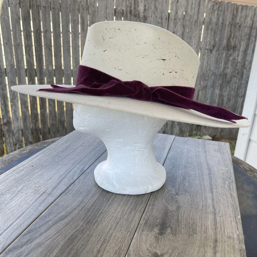 Rockin C Jaelyn Hat Women White Maroon Medium Velvet Band Cowgirl Fitted Western